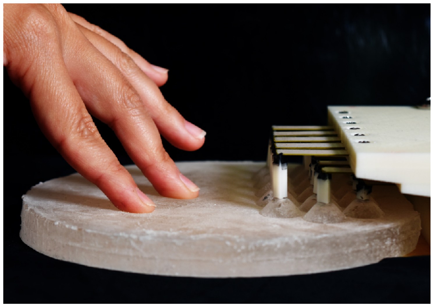 Elastowave: Localized Tactile Feedback in a Soft Haptic Interface via Focused Elastic Waves